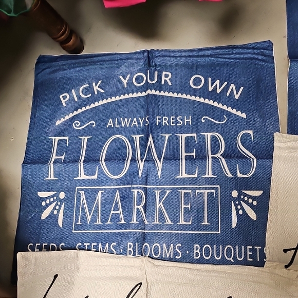 Nwt 4 Floral Decorative Pillow Covers Set - Picture 3 of 5